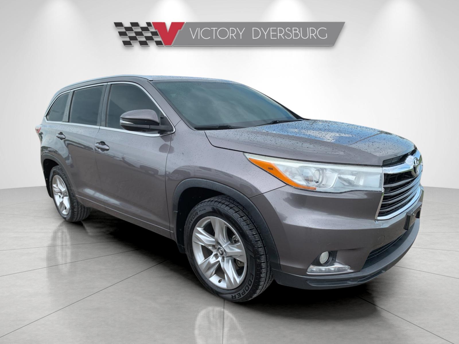 Used 2016 Gray Toyota Limited image 2