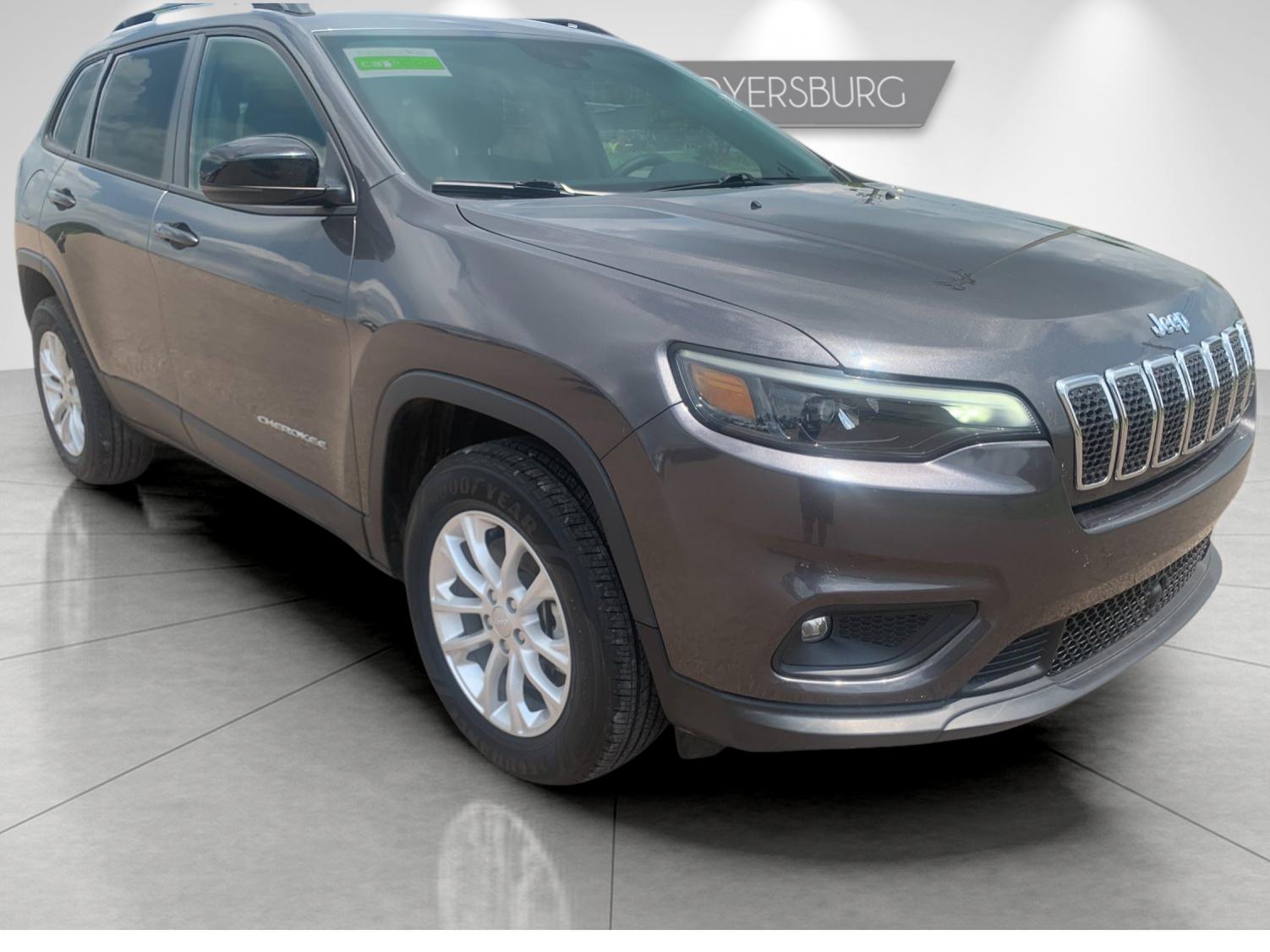 Used 2022 Gray Jeep Latitude Lux image 2