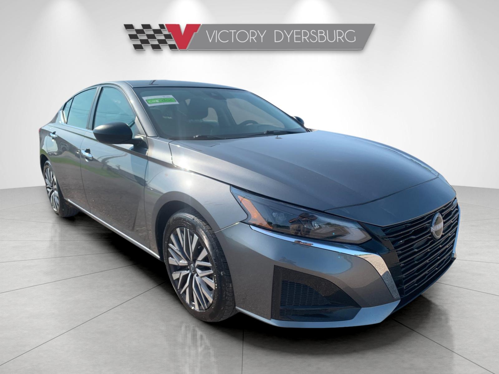 Used 2025 Gun Metallic Nissan 2.5 SV image 2