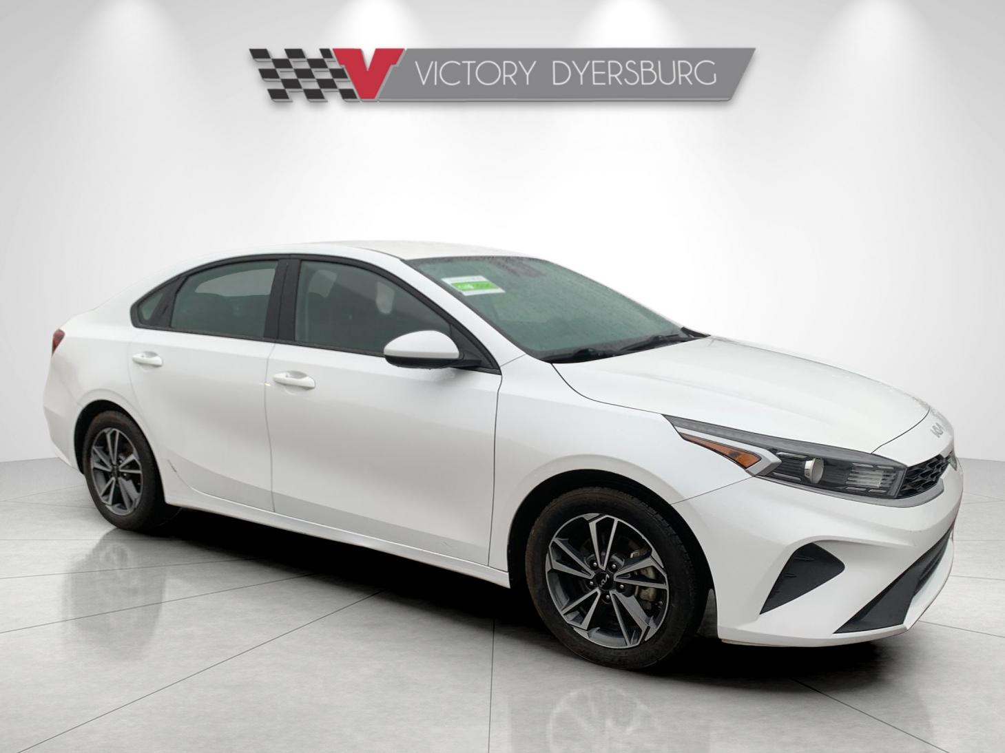 Used 2022 White Kia LXS image 2