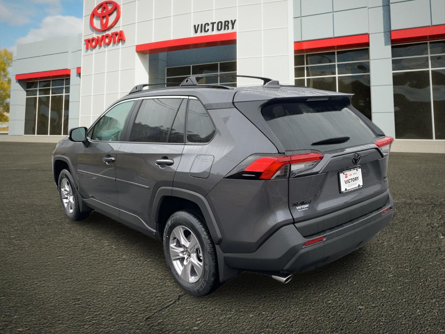 2025 Toyota RAV4 XLE photo 4