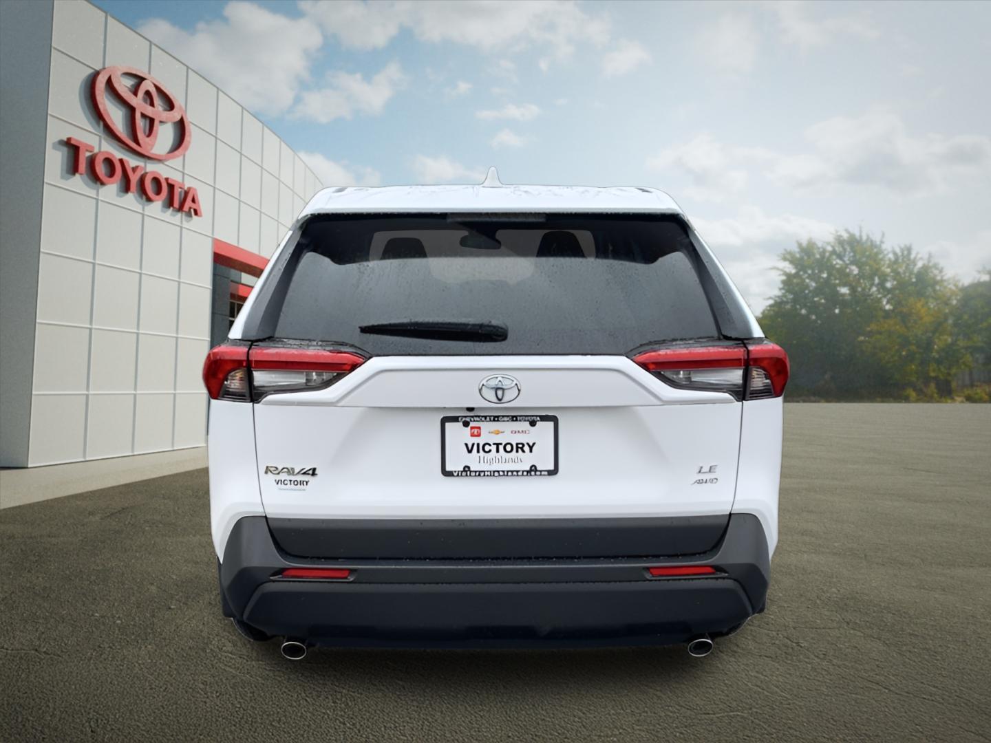 2025 Toyota RAV4 LE photo 4