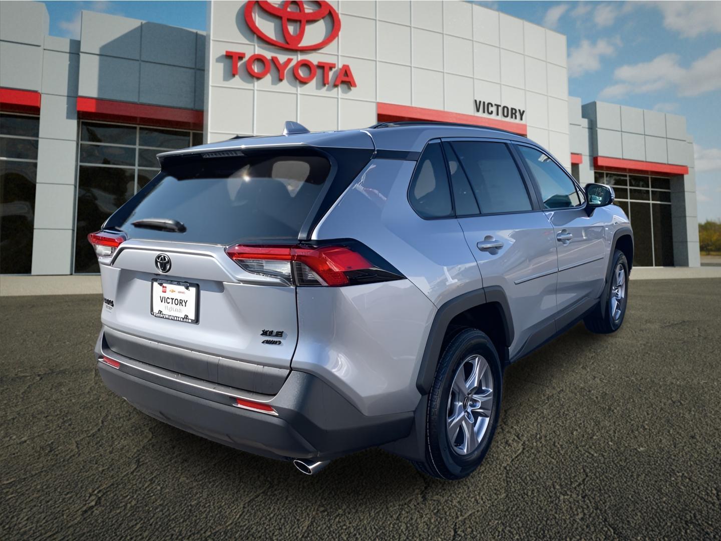 2025 Toyota RAV4 XLE photo 3