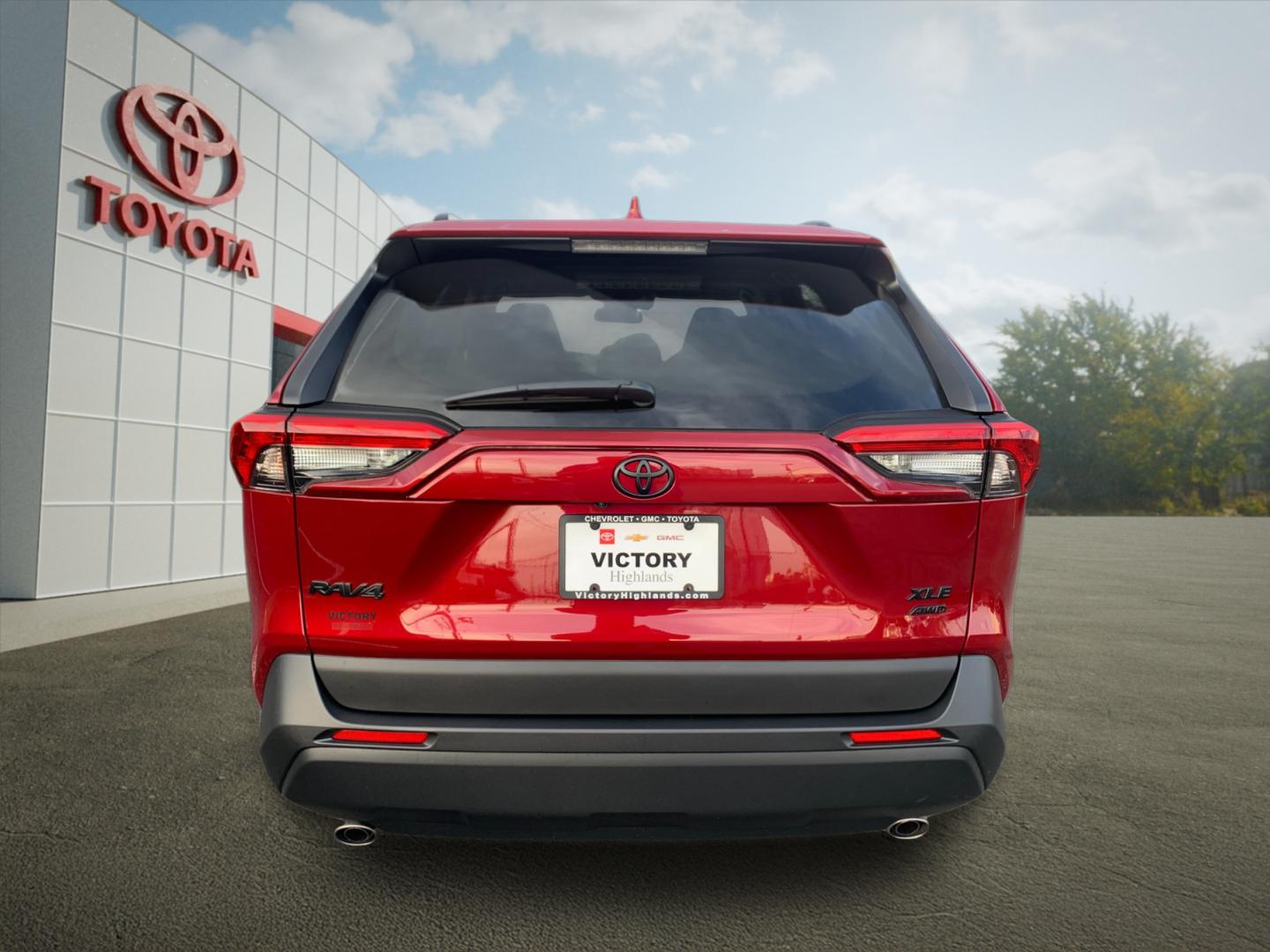 2025 Toyota RAV4 XLE photo 4