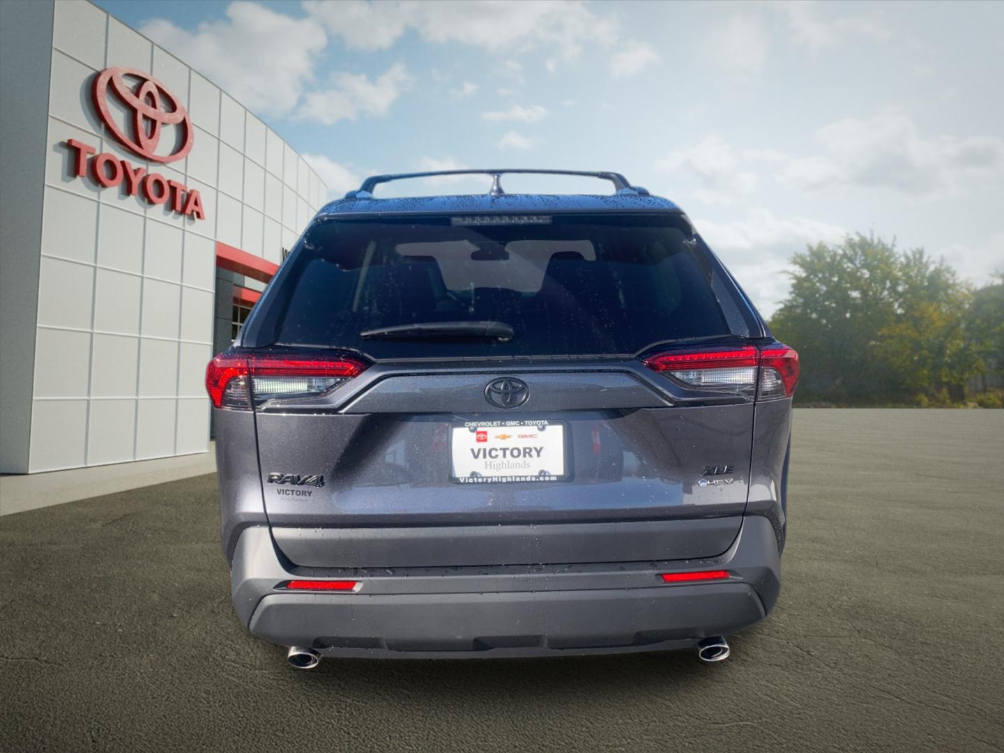 2025 Toyota RAV4 Hybrid XLE photo 3