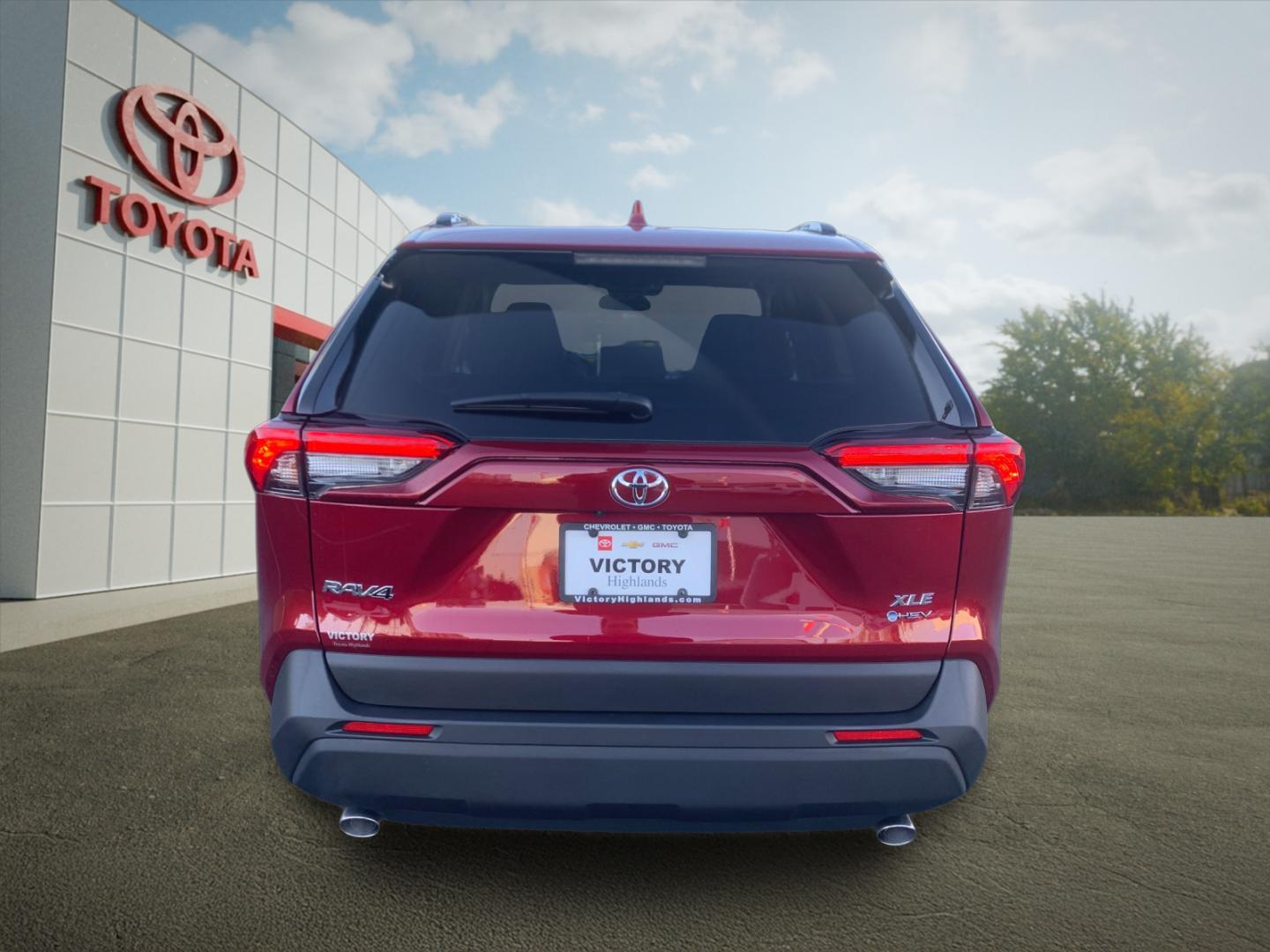 2025 Toyota RAV4 Hybrid XLE photo 4