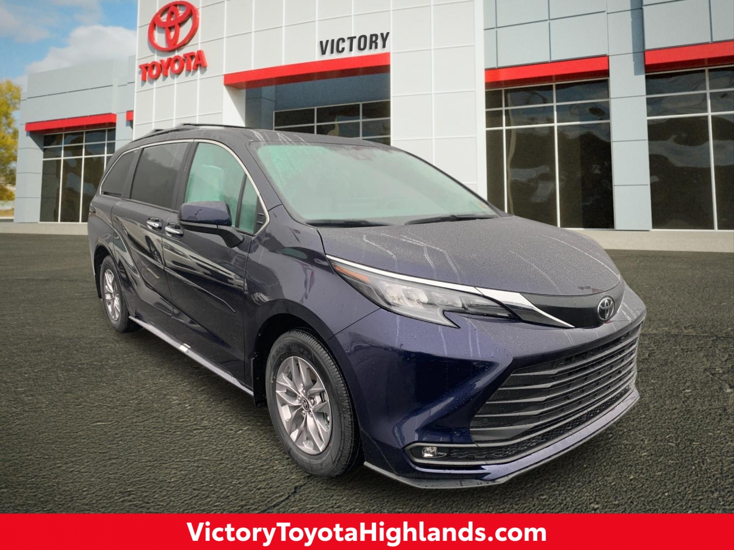 2026 Toyota Sienna XLE's photo